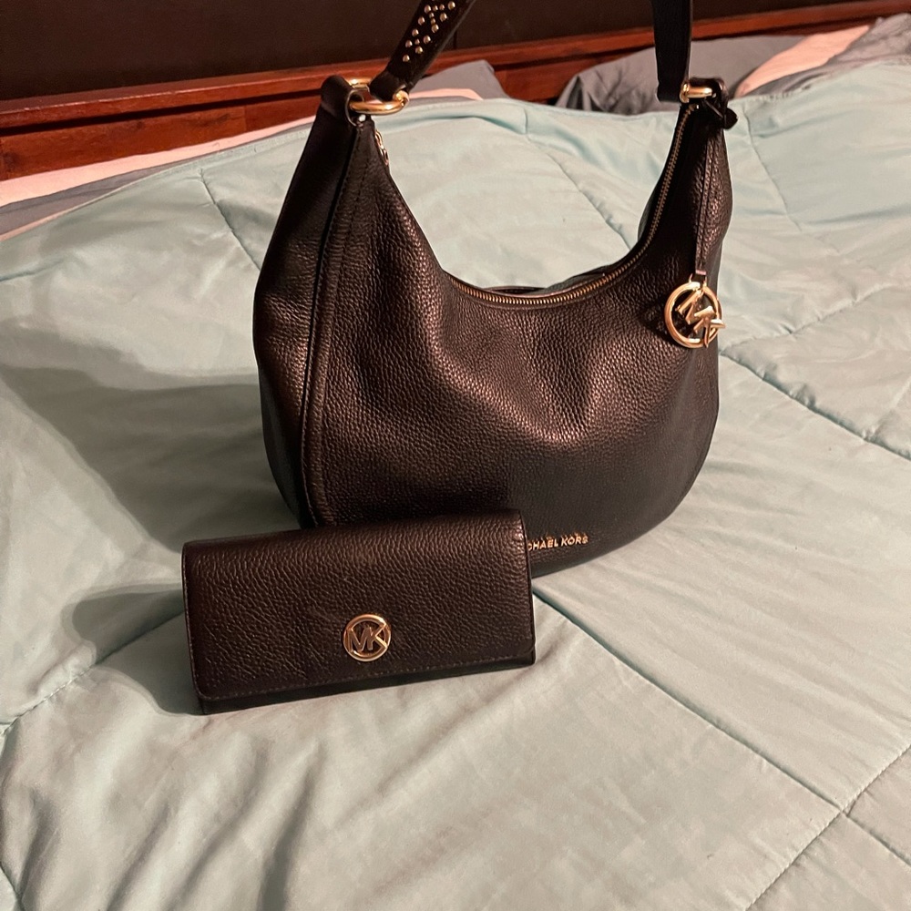 Michael Kors hobo bag and matching wallet - Picture 2 of 10